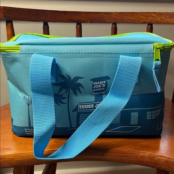 NWT Trader Joe’s Mini Insulated Lunch Bag in blue - Picture 3 of 9
